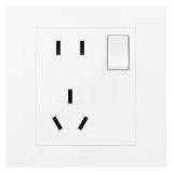 爱游戏开关插座 轻艺 玉兰白 带双控开关连体二三插座 五孔带开